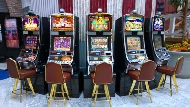 h5 c8vip mobile app showing multi-currency wallet balance and live blackjack table